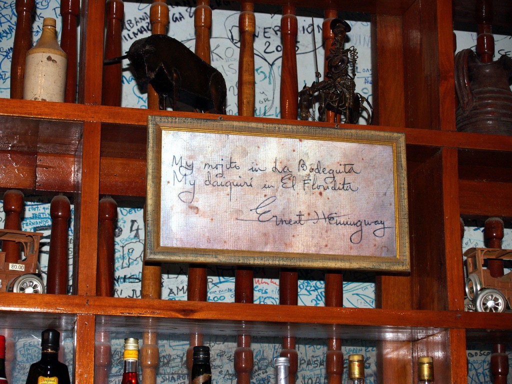 Ein berühmtes Hemingway-Zitat aus der La Bodeguita del Medio in Havanna. Auch, wenn an der Echtheit gezweifelt wird, reisen jedes Jahr Tausende Touristen genau in diese Bar, um einen Mojito zu trinken.