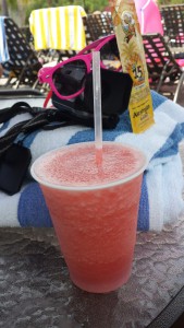 Ein gefrorener Cocktail mit Crushed Ice.