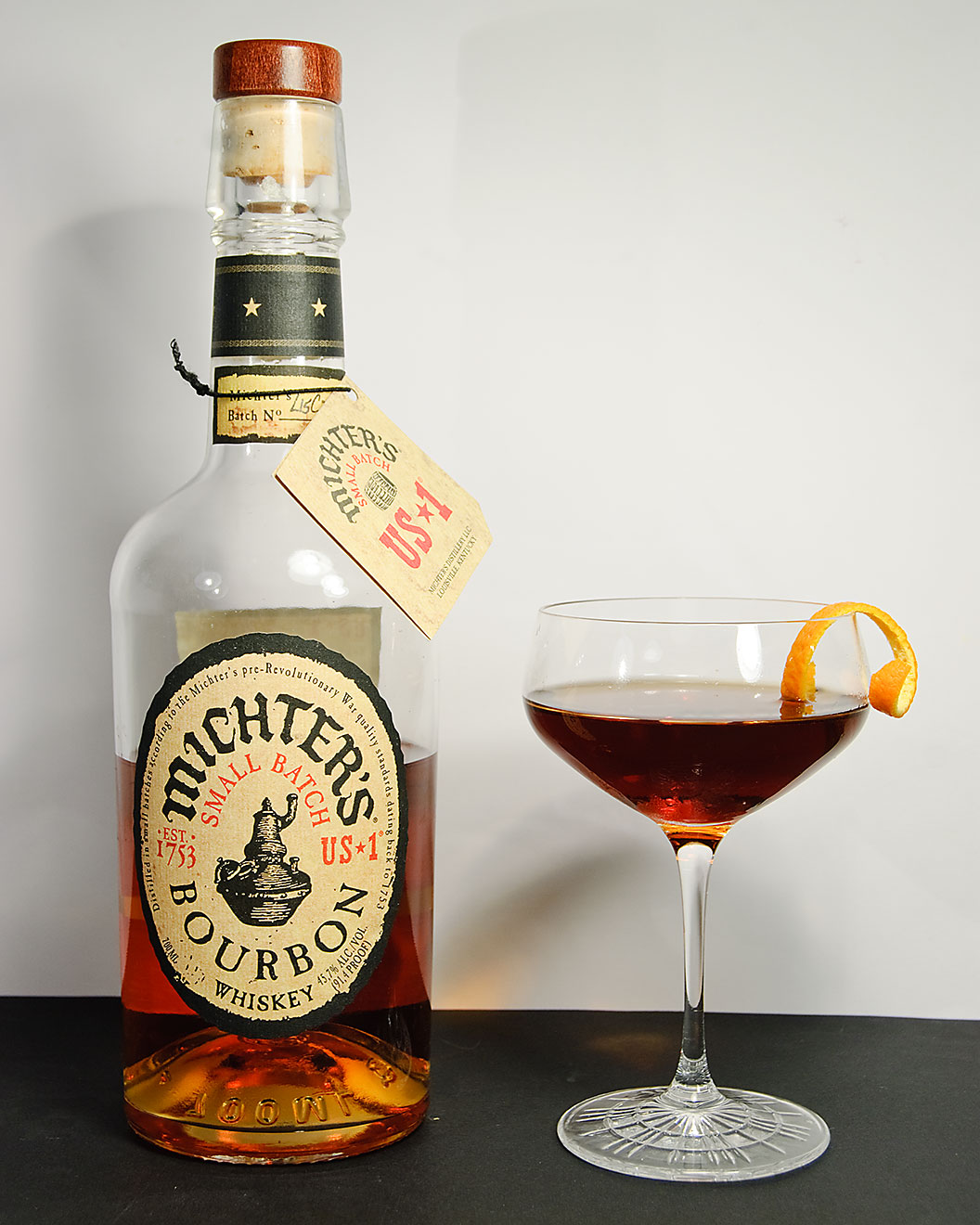 Michter's US *1 Small Batch Bourbon Whisky dans un cocktail revolver avec liqueur de café et amers à l'orange. 