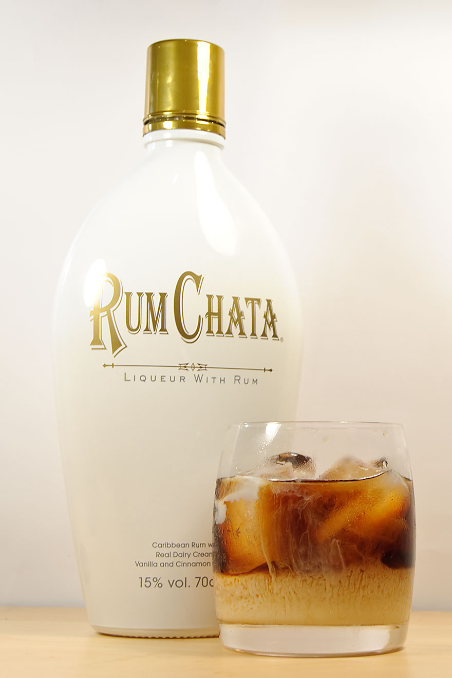 RumChata comme substitut de la crème dans une variante russe blanche relativement de Noël.