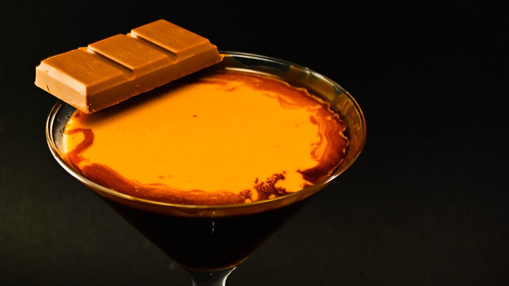 Le Chocolate Martini n'est pas vraiment sucré - mais toujours moins sec qu'une cuillerée de cacao en poudre. 