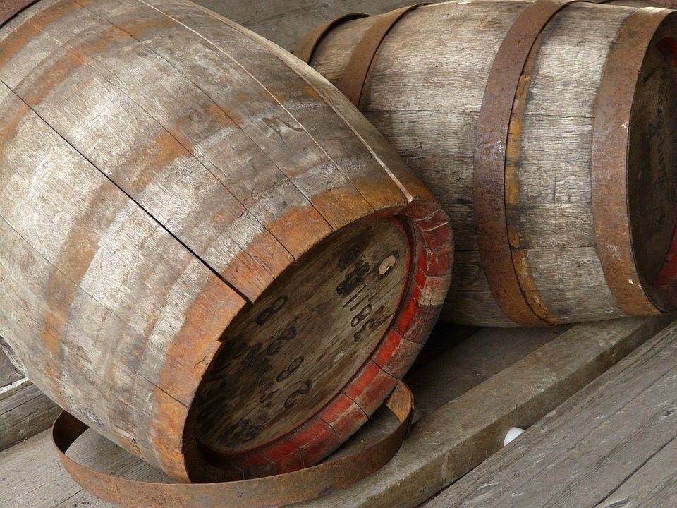 Der Whisky aus der Sauerländer Edelbrennerei Mc Raven Thousand Mountains wird in Rotweinfässern gelagert. 