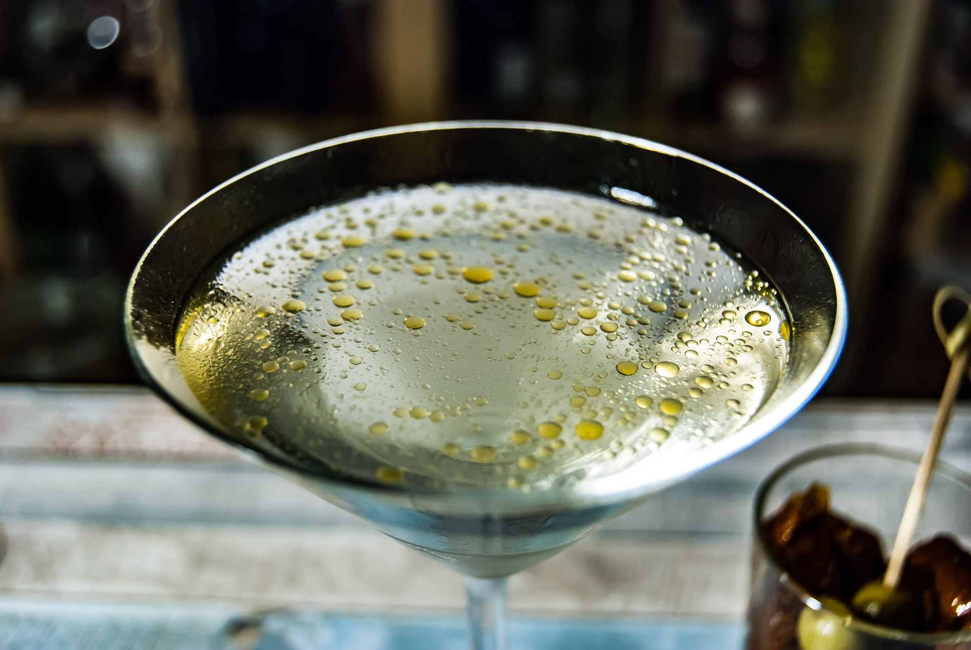 Le Dirty Celery Martini avec Rutte Celery Gin de près. 