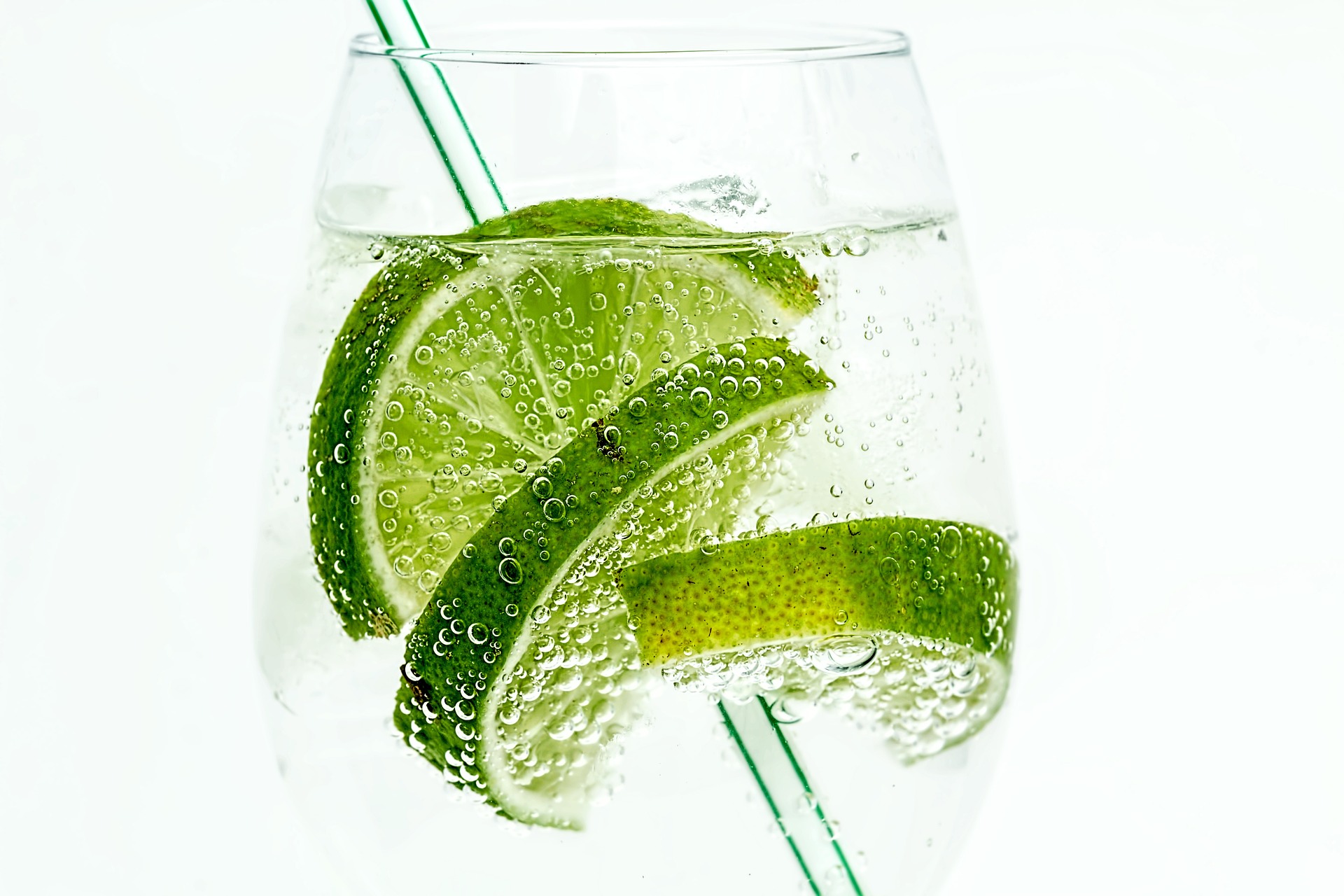 Gin Tonic mit Limetten - Cocktailbart - deine Homebar im Netz