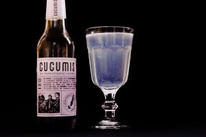 Cucumis Lavendel in einem sauleckeren Aviation Fizz - ein spritziger Twist des Cocktail-Klassikers.