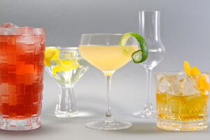 Die Cocktailgläser aus diesem Bild stammen alle von Spiegelau und Nachtmann und sind im zugehörigen Shop online verfügbar.