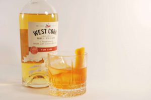 West Cork Single Malt Rum Cask Irish Whiskey im Old Fashioned.