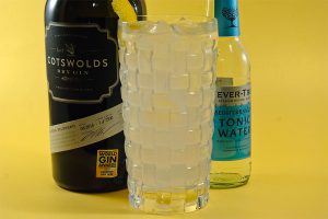 Der Cotswolds London Dry Gin funktioniert hervorragend im Gin Tonic und in klassischen Cocktails.