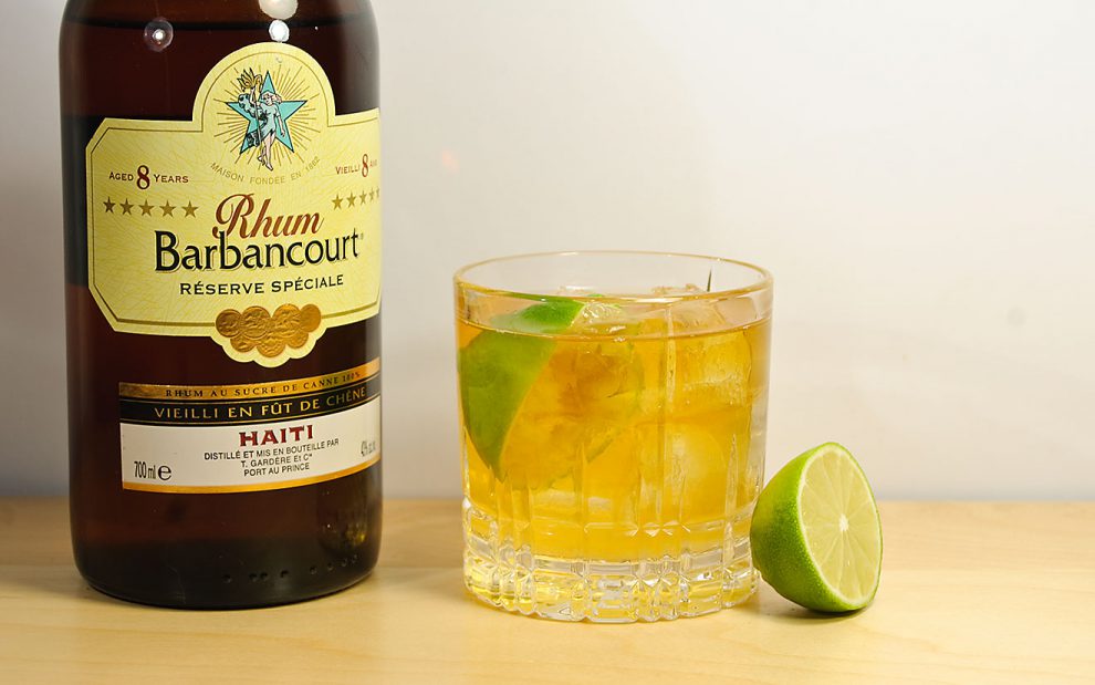 Auf Haiti trinkt man Rhum Barbancourt traditionell als Rhum and Lime - der Name des Cocktails ist gleichzeitig das Rezept.