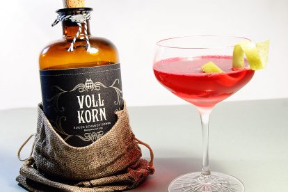 Der Vollkorn in einem fantastischen Kornpolitan-Cocktail mit Rote-Beete-Saft!