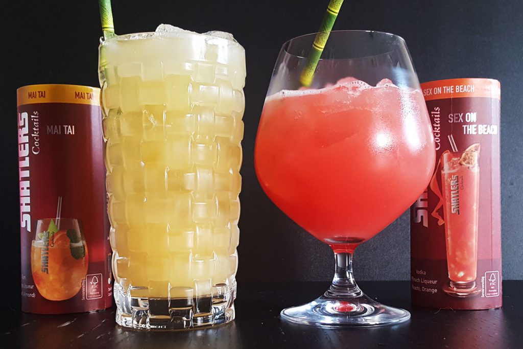 Shatler's-Cocktail sollen in Gläsern mit 400 ml Fassungsvermögen und mit 200g Crushed Ice zubereitet werden.
