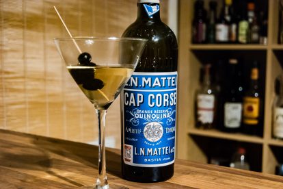 Cap Mattei Quinquina Blanc in einem Mulled Martini.