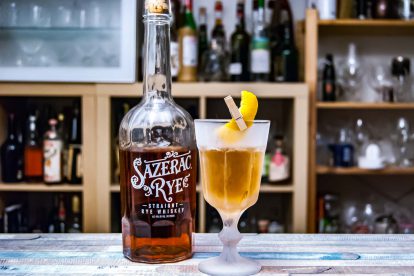 Der Sazerac Rye Whiskey im Purgatry Cocktail mit Chartreuse Verte und Benedictine.