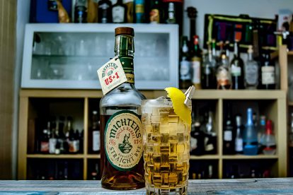 Michter's Single Barrel Rye Whiskey im Rye & Dry Cocktail mit Ginger Ale.