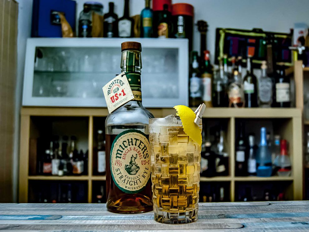 Michter's Single Barrel Rye Whiskey im Rye & Dry Cocktail mit Ginger Ale.