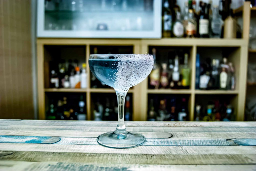 Der Blue Moon Cocktail mit Heinrich von Have Prototyp 2.0 London Dry Gin.