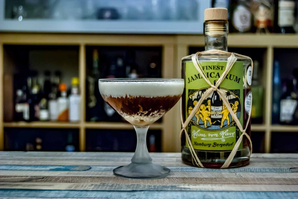 Von Have Jamaica Rum im Elliot Marston Cocktail mit Ahornsirup-Sahne.