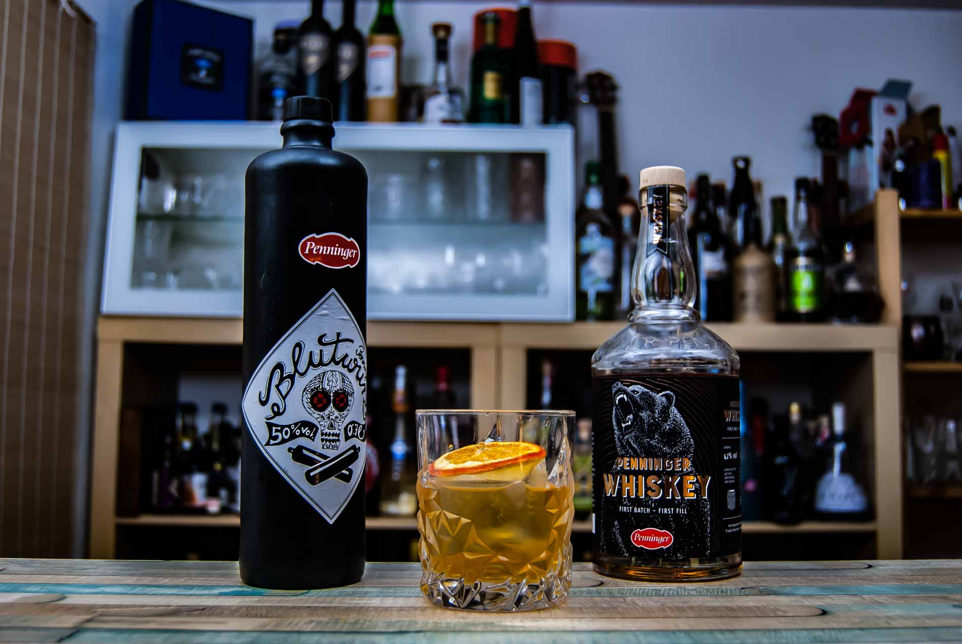 Penninger Whiskey mit Blutwurz in einem Old Fashioned Cocktail.
