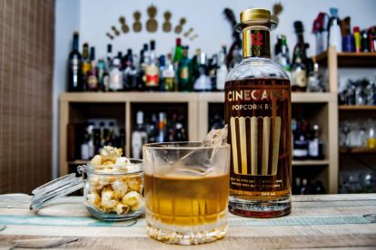 Cinecane Rum 12 in einem Old Fashioned Cocktail.