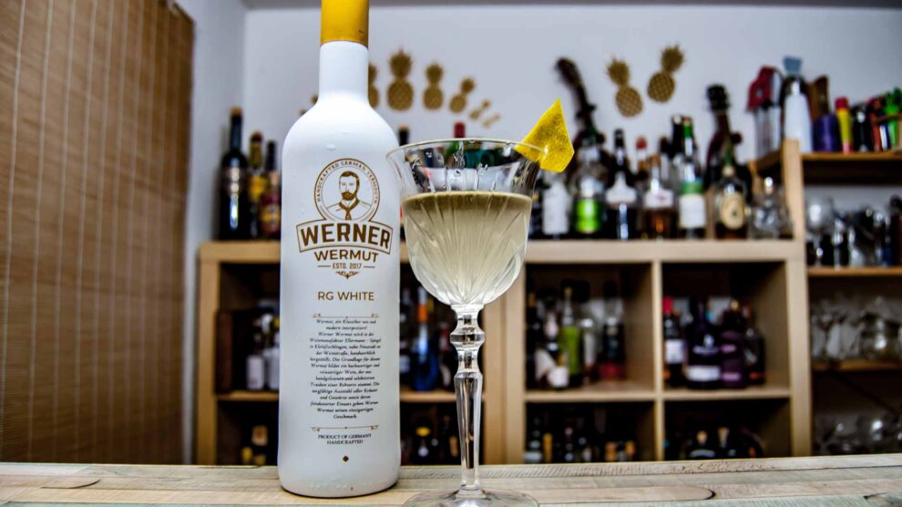 Werner Vermouth White dans un martini à la framboise.