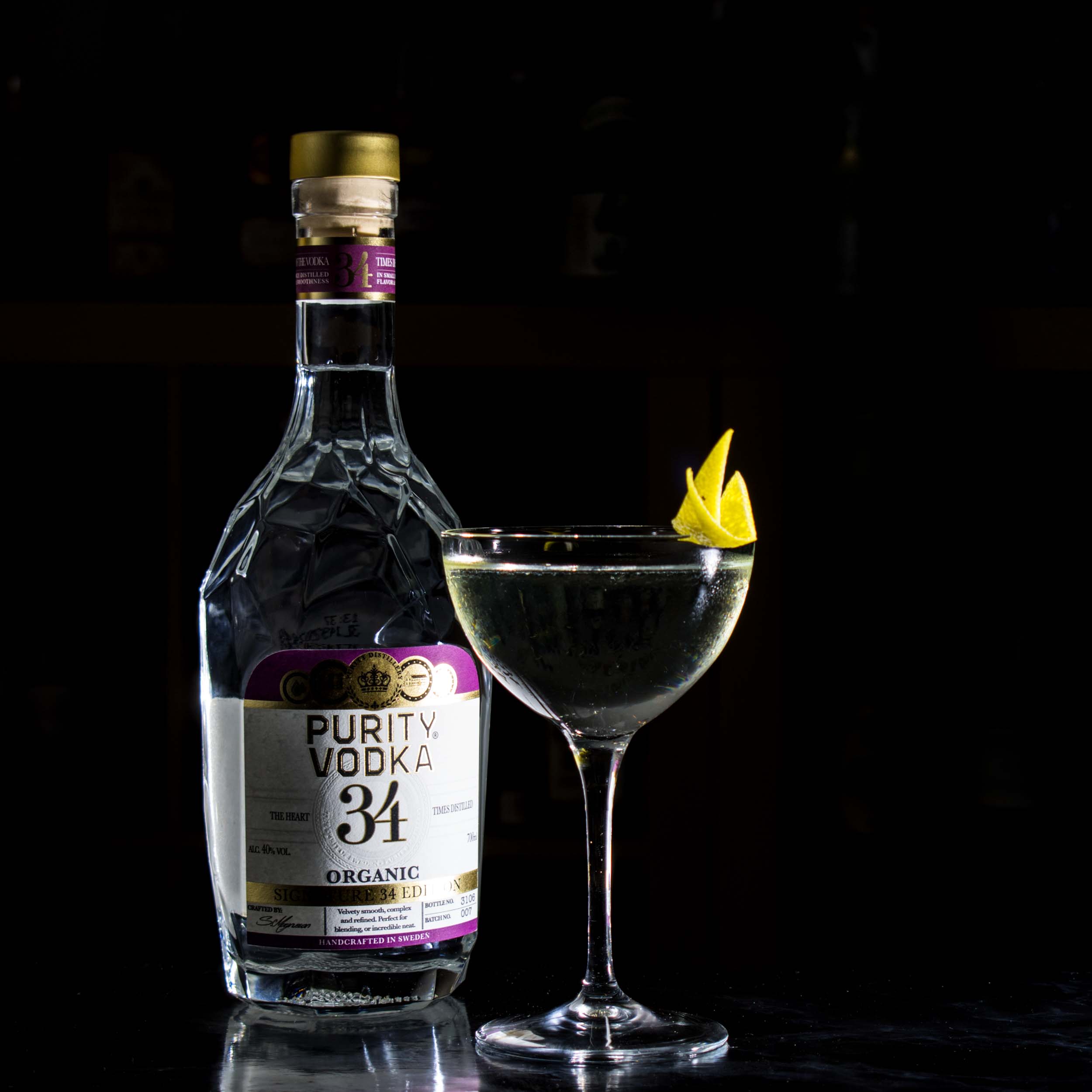 Un Vesper Martini est aussi une question de style - la bouteille luxueuse taillée en diamant du Purity 34 s'adapte parfaitement.