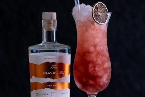 Mayaciel Tequila Blanco im Palomino Rojo Cocktail.