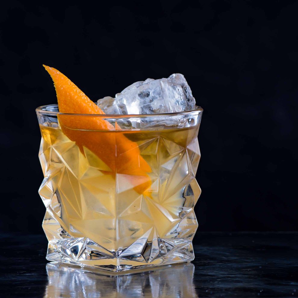 Treacle - ein Rum Old Fashioned-Variante mit Apfelsaft.