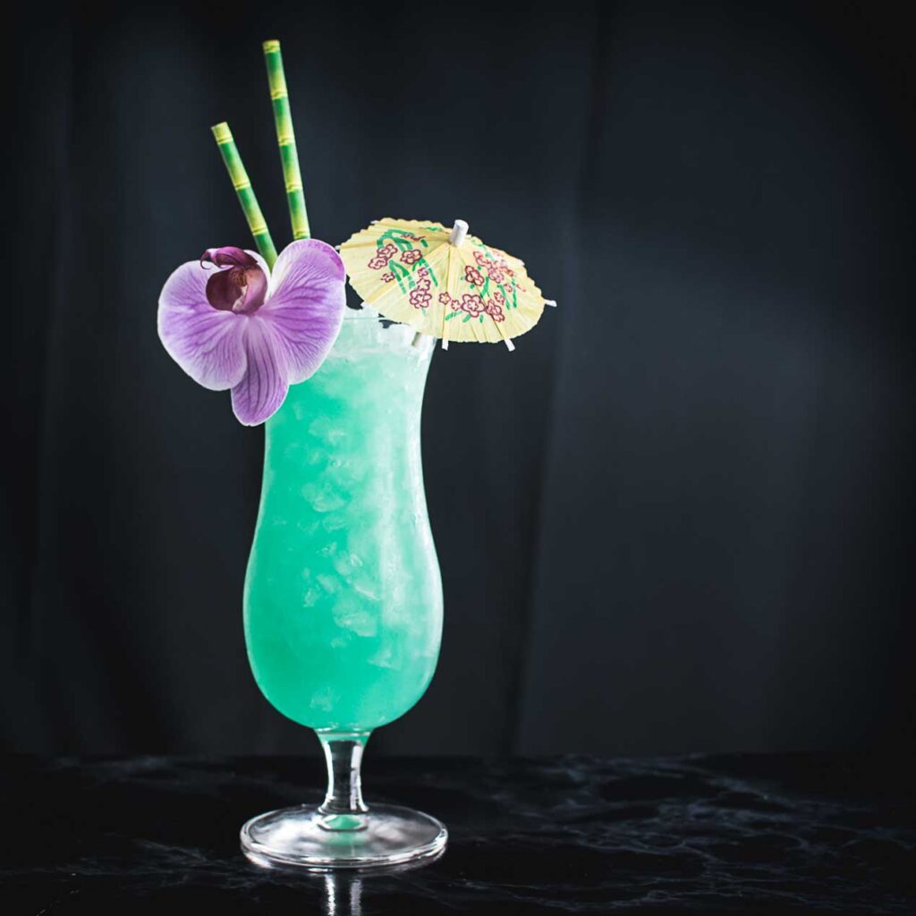 Cocktail Hawaï Bleu – Recette avec Rhum &amp; Curaçao Bleu - focustheband.com