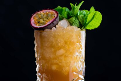 Der Turnbuckle Cocktail mit Rum und Cynar.