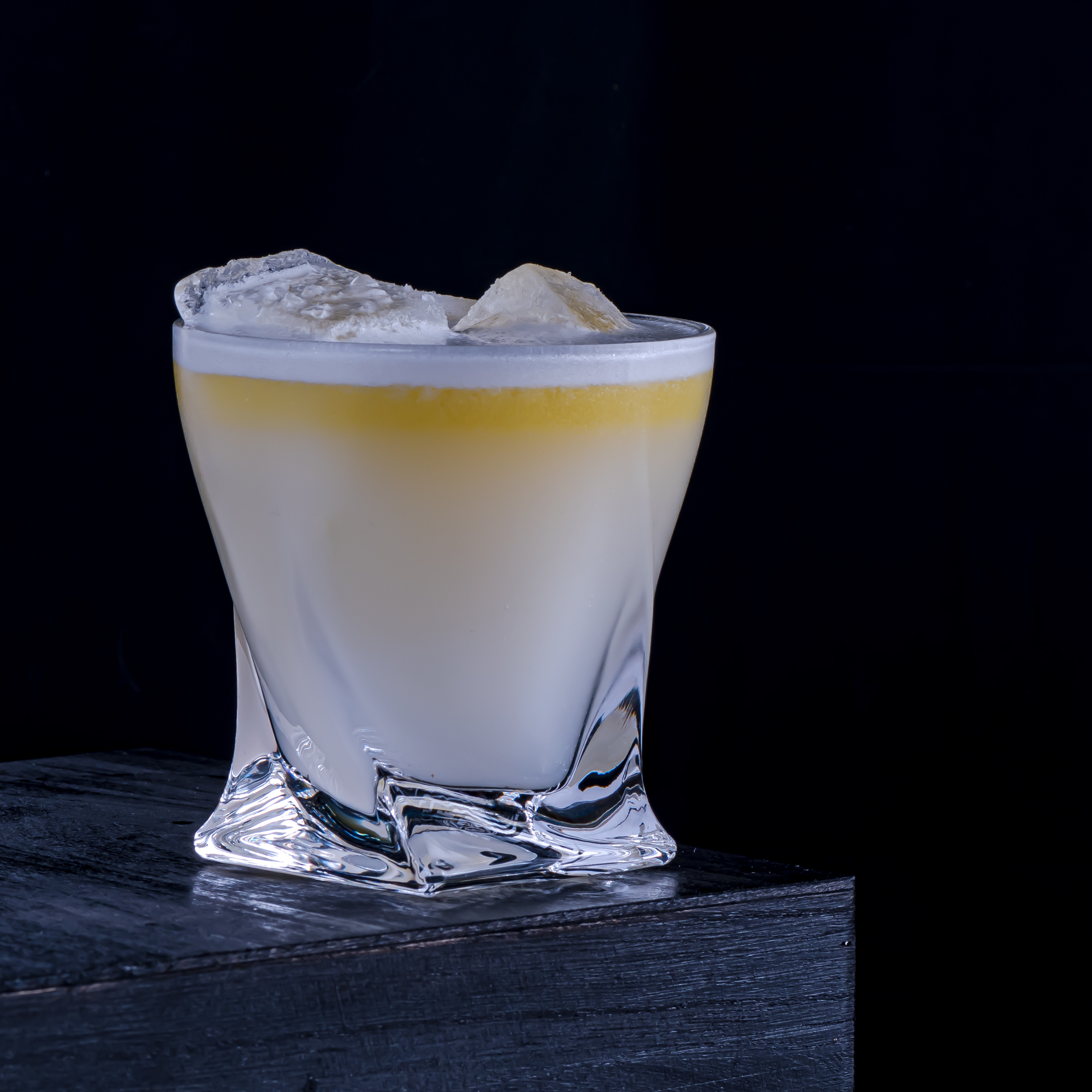 Der Capresito Cocktail mit Wajos Basil Smash Gin.