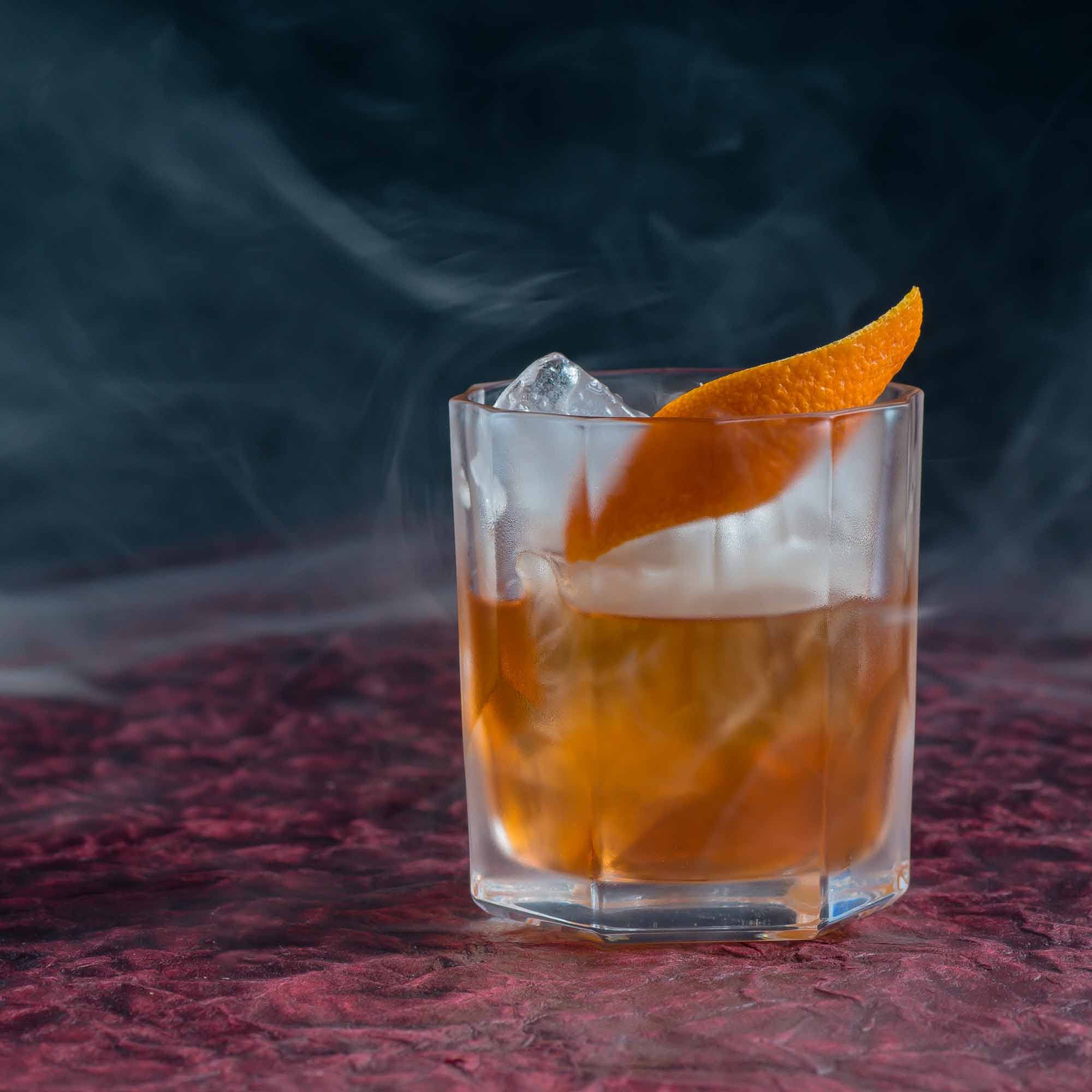 Un cocktail à l'ancienne à l'érable fumé.