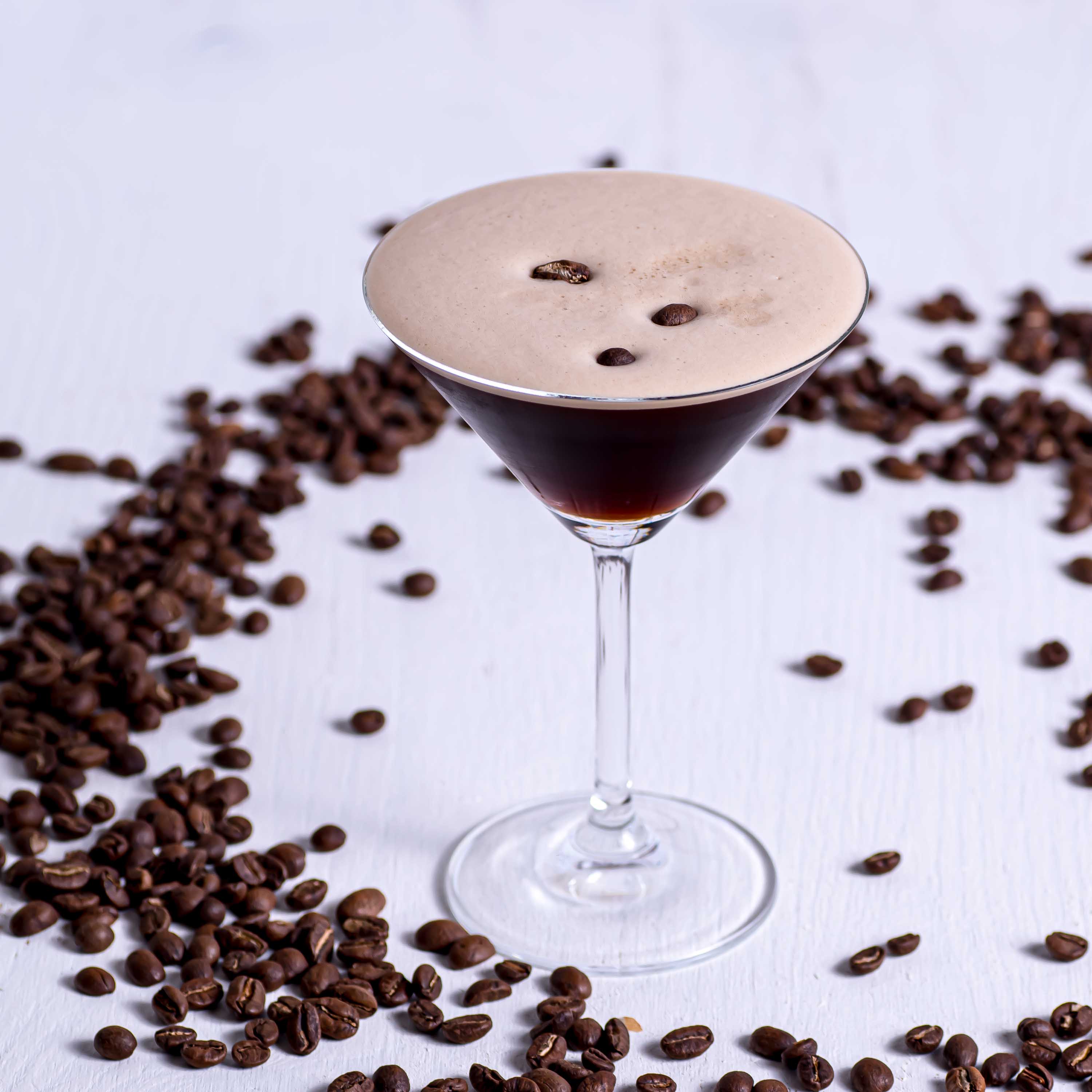 Un expresso martini avec expresso, liqueur de café et vodka.