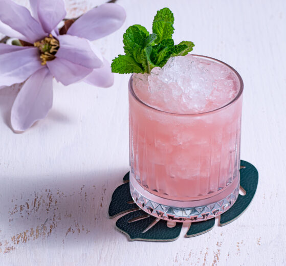 Eine Gin Daisy - eine Sour-Variante aus dem 19. Jahrhundert.