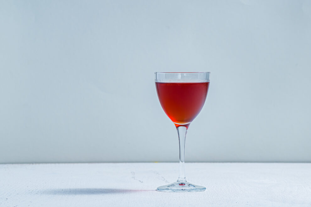 Der Sergio Leone Cocktail ist ein kräutrig-bittersüßer Shortdrink.