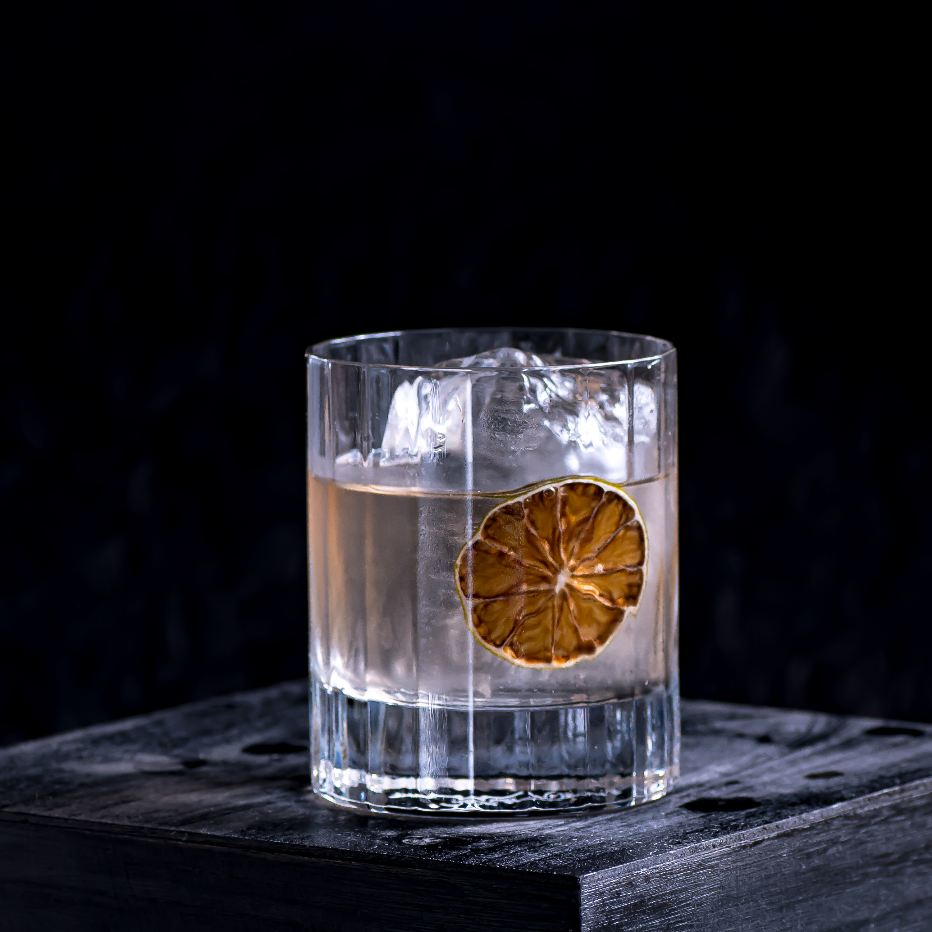 Ein Don Blackwood Cocktail mit Agave Spirit, Islay Whisky, Bitters und Agavendicksaft.