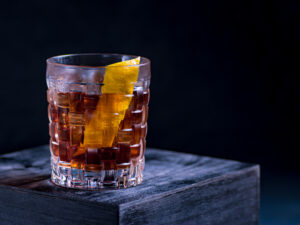 Ein Gin & It-Cocktail auf Eis.