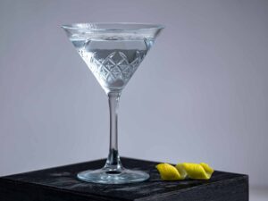 Ein Montgomery-Martini im klassischen 15:1-Verhältnis.