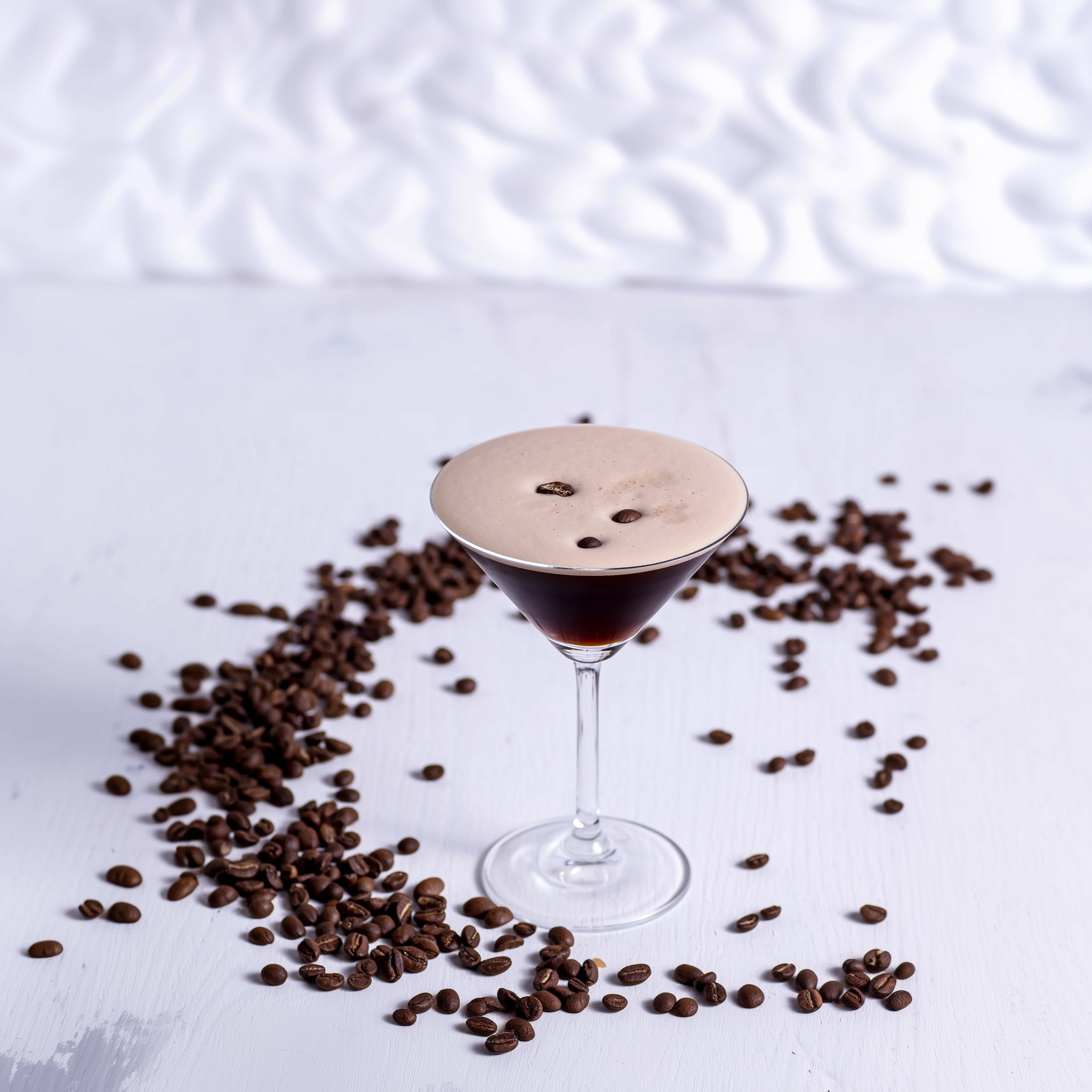 Ein Espresso Martini mit Espresso, Kaffee-Likör und Wodka.