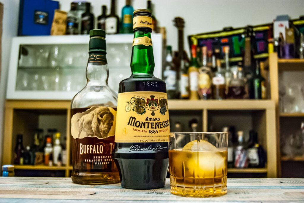 Amaro Montenegro, 50:50 mit Bourbon verrührt - ein toller Einstieg in die Spirituose.