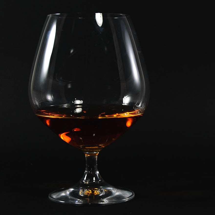 Ein Cognacschwenker aus der Kollektion von Nachtmann Vivendi, gefüllt mit - na was wohl - Cognac.