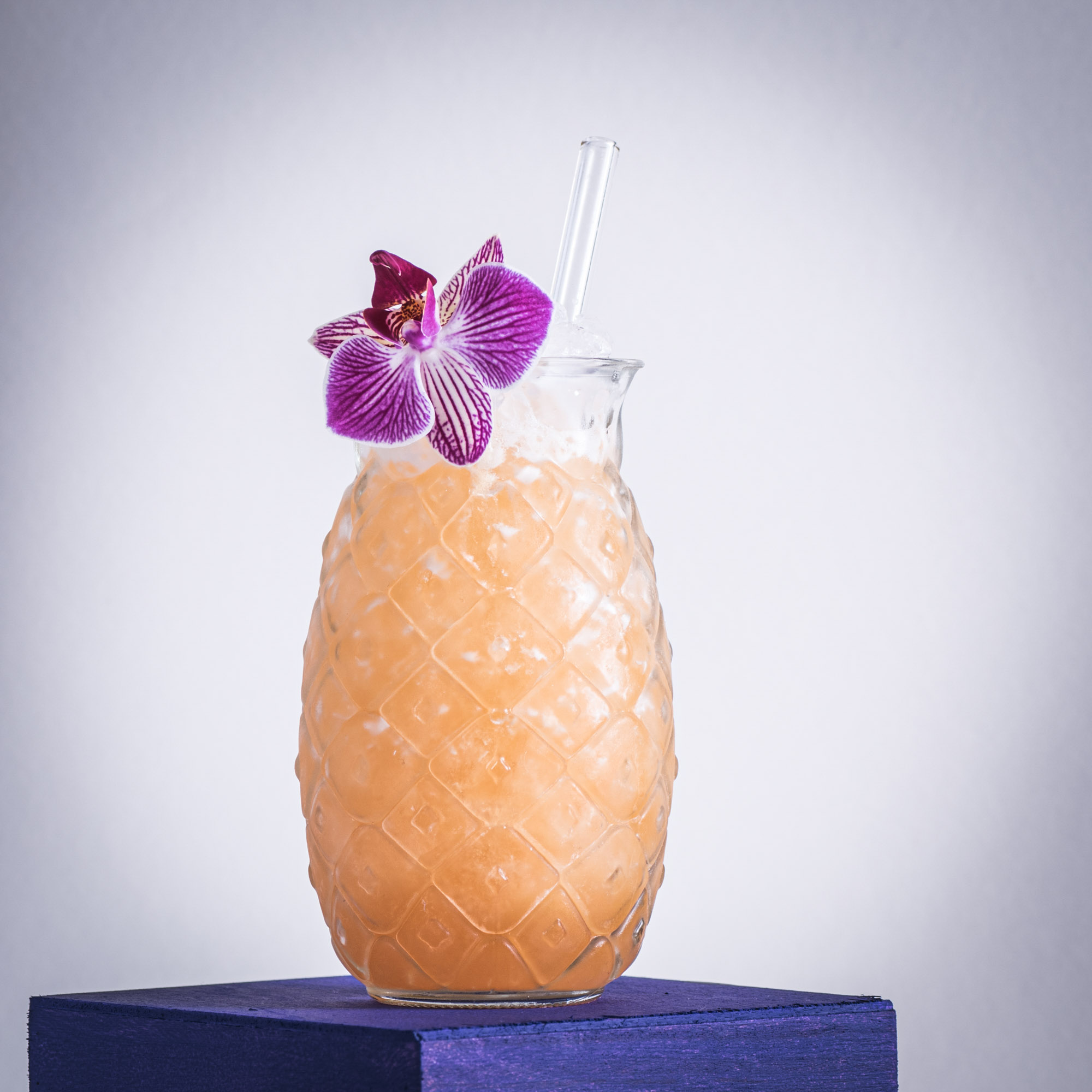 Der Friendly Pirate Cocktail mit Wajos Summer Gin, Ananas und Zimtsirup.