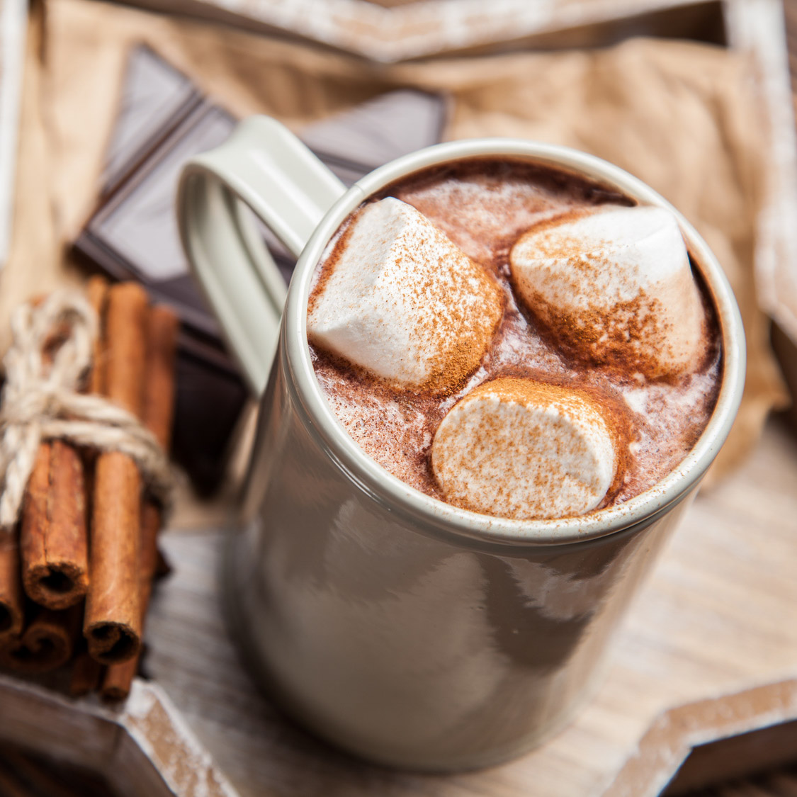 Die besten Alternativen zu Glühwein im Winter. Hier im Bild die Brandied Chocolate. © George Dolgikh - Fotolia.de