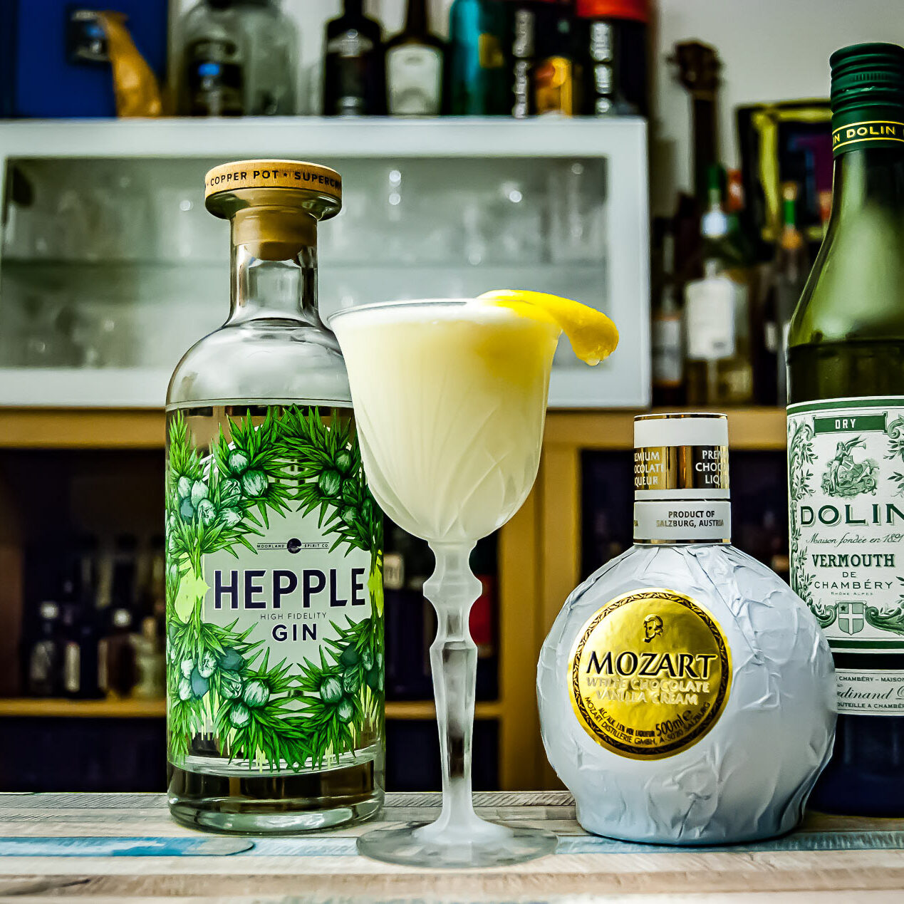 Hepple Gin im Majestic Imperator, einem Twentieth Century mit weißer Schokolade.