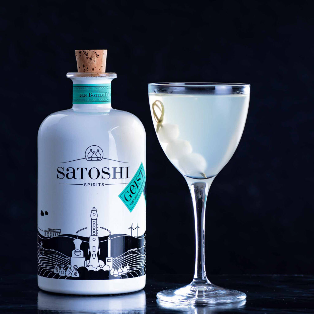 Kleiner Spoiler: Satoshi Spirits machen allesamt geile Martini-Variante. Das gilt vor allem für den Wacholdergeist, hier im Gibson Martini.