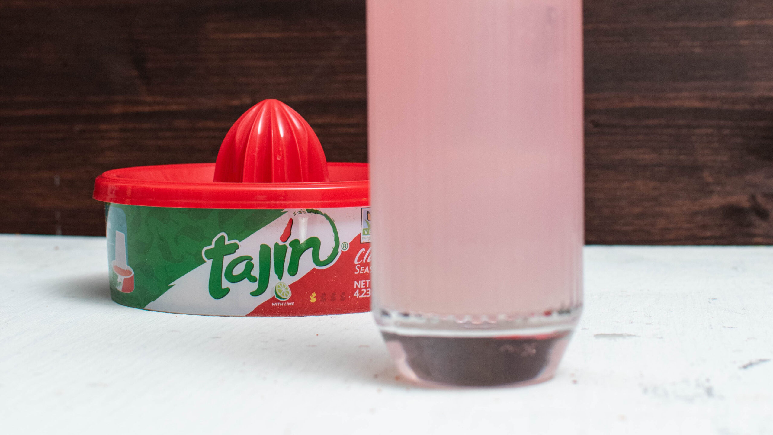 Eine Paloma mit Tajín-Rim.